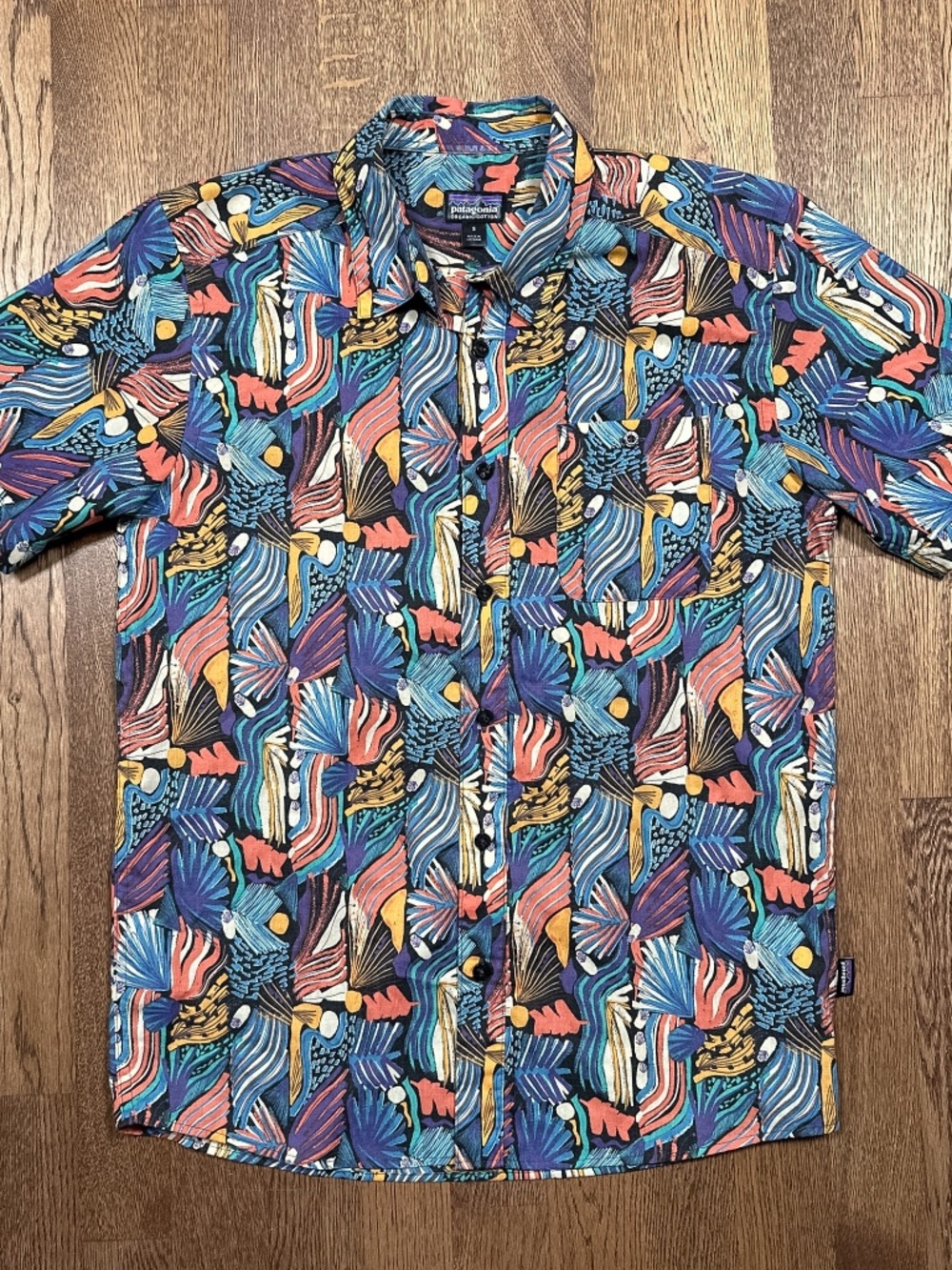 Patagonia Go To Joy Pitch Blue Floral Art Paint S/S Button Shirt Mens Small